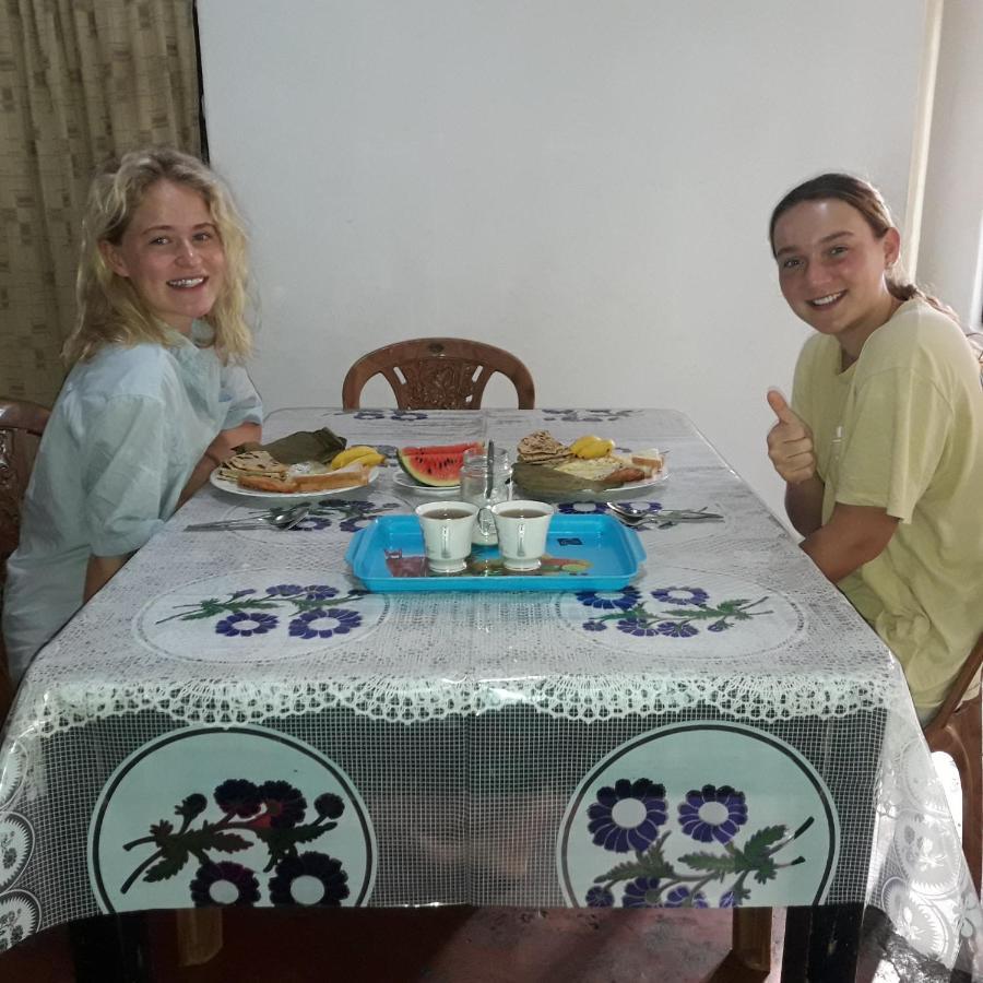 Colonial Surfing Villa Hostel & Home Stay Мідіґама-Іст Екстер'єр фото