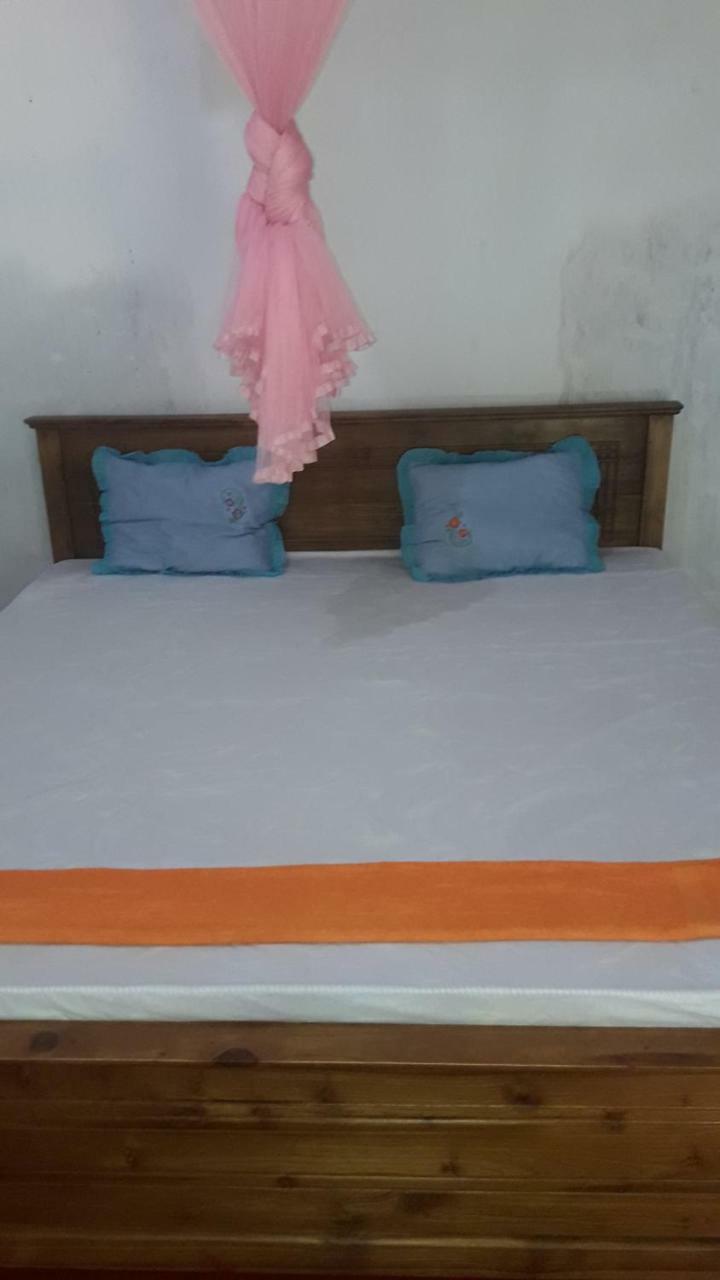 Colonial Surfing Villa Hostel & Home Stay Мідіґама-Іст Екстер'єр фото